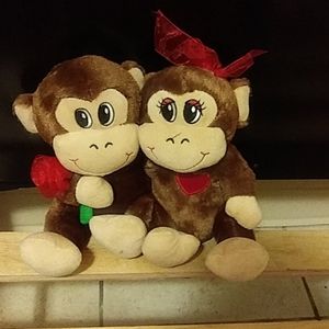 Cuddle monkyes